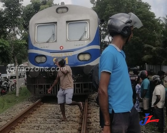 யாழில் கடுகதி ரயிலுக்குள் பாய்ந்து உயிரை மாய்த்த குடும்பஸ்தர்!