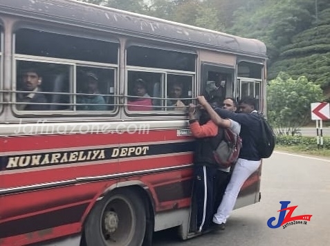 இ.போ.ச பஸ்லில் மிதி பலகையில் தொங்கும் பாடசாலை மாணவர்கள்!