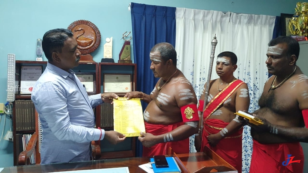 நல்லூர் பெருந்திருவிழா ஜூலை 29ஆம் திகதி - பட்டோலை மாநகர சபையிடம் கையளிப்பு