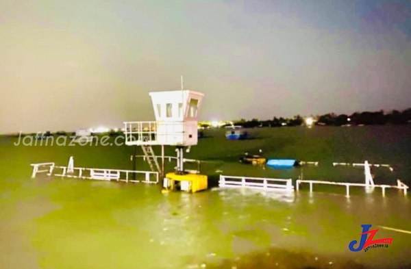கடலில் மூழ்கிய நயினாதீவு பாதை படகு
