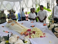 இந்திய தூதரக அதிகாரியின் பூதவுடலுக்கு யாழில் அஞ்சலி