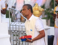 யாழ்.பல்கலை துணைவேந்தர் வெசாக் வழிபாட்டில்