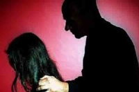 யாழில். 15 வயது சிறுமி கர்ப்பம் - 32 வயதுடைய நபர் கைது