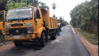 யாழில் டிப்பர் மீது துப்பாக்கி சூடு - இருவர் தப்பியோட்டம்