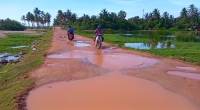 குன்றும் குழியுமாக காணப்படும் வீதியை புனரமைப்பது யார்? மக்கள் கருத்துக்கள்