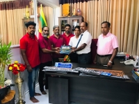 கல்முனை வெஸ்லி உயர்தர பாடசாலைக்கு வகுப்பறைகளுக்கான பெயர் பலகைகள் வழங்கும் நிகழ்வு