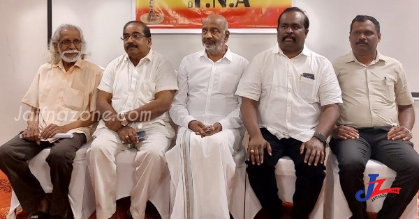 சங்கின் ஆதரவை கோரி நிற்கும் சைக்கிளும் , வீடும்