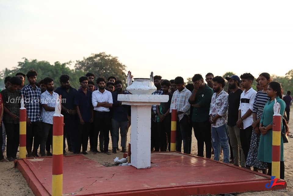 யாழ். பல்கலை மாணவர்கள் முள்ளிவாய்க்கால் நினைவு முற்றத்தில் சிரமதானப்பணியில்