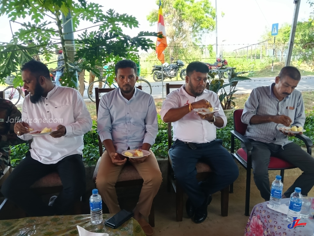 சவளக்கடை பொலிஸ் நிலையம் ஏற்பாடு செய்த விசேட வெசாக் தின நிகழ்வு