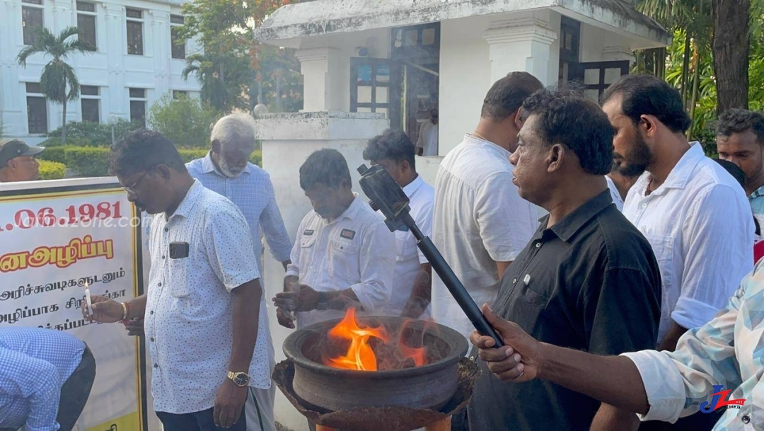 யாழ் . பொது நூலகம் முன் பொதுச் சுடர் ஏற்றிய சிவாஜிலிங்கம்
