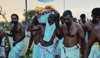 வற்றாப்பளை கண்ணகி அம்மனுக்கு தீர்த்தம் எடுக்கும் நிகழ்வு