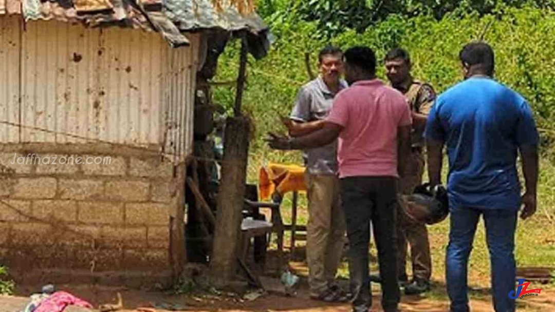 வவுனியாவில் இரத்தக்கறைகளுடன் இளைஞனின் சடலம் மீட்பு!