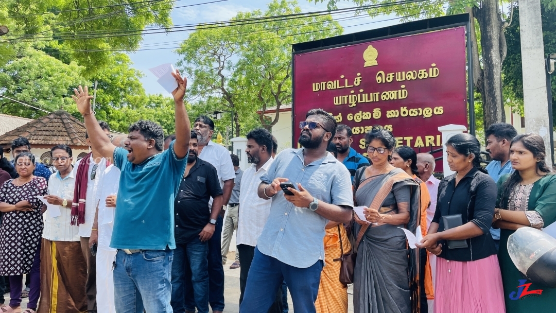 சித்தர்களின் பூமியில் குப்பை கொட்டாதே